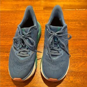 Hoka one one size 9